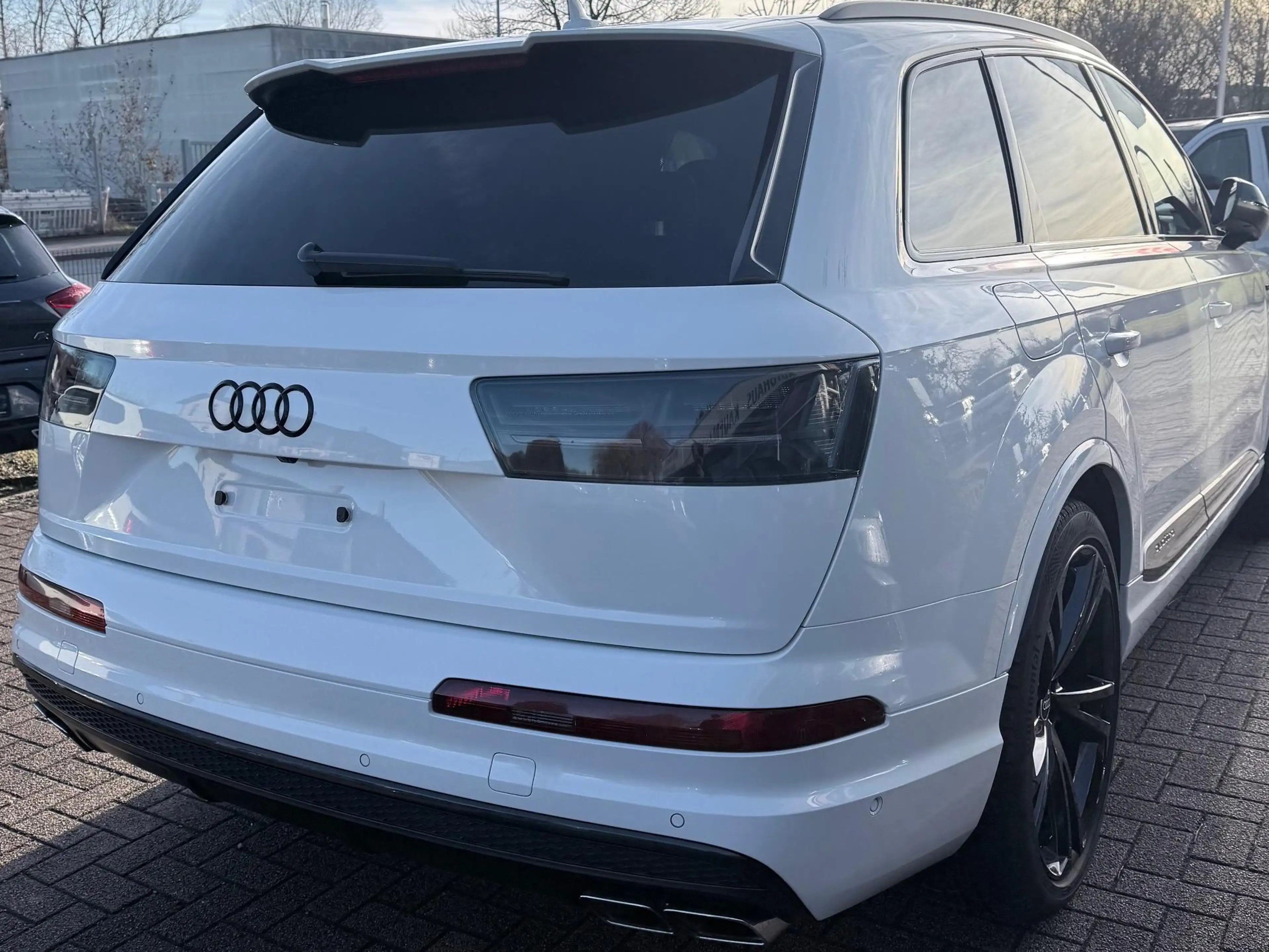 Audi SQ7 4.0 TDI quattro — photo 7