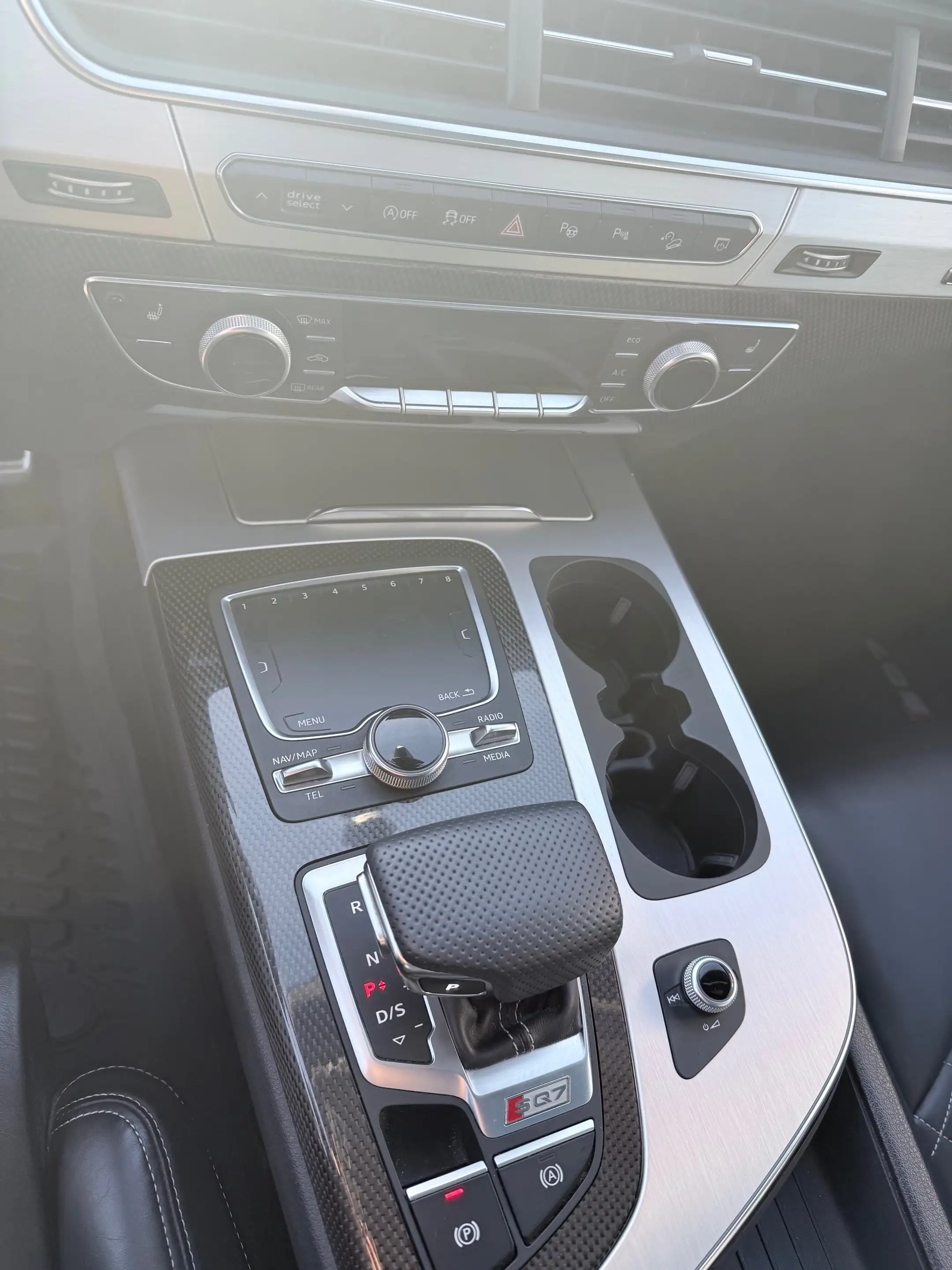 Audi SQ7 4.0 TDI quattro — photo 14