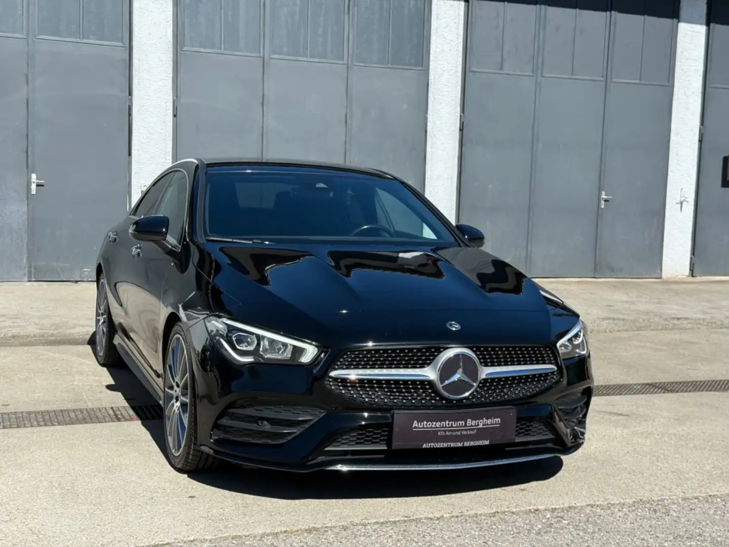 Mercedes-Benz CLA 180 d Schwarz - 2