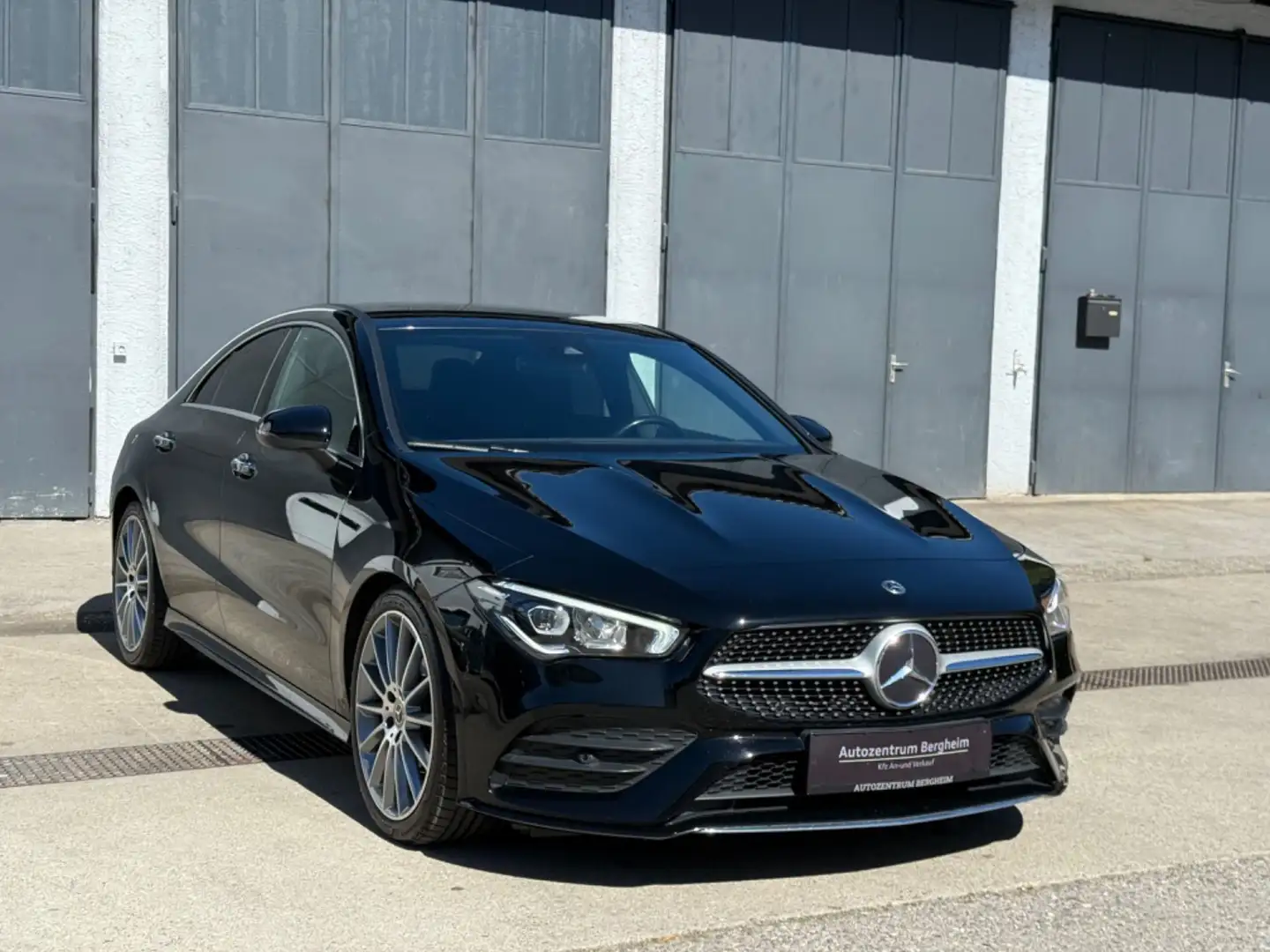 Mercedes-Benz CLA 180 d Schwarz - 1