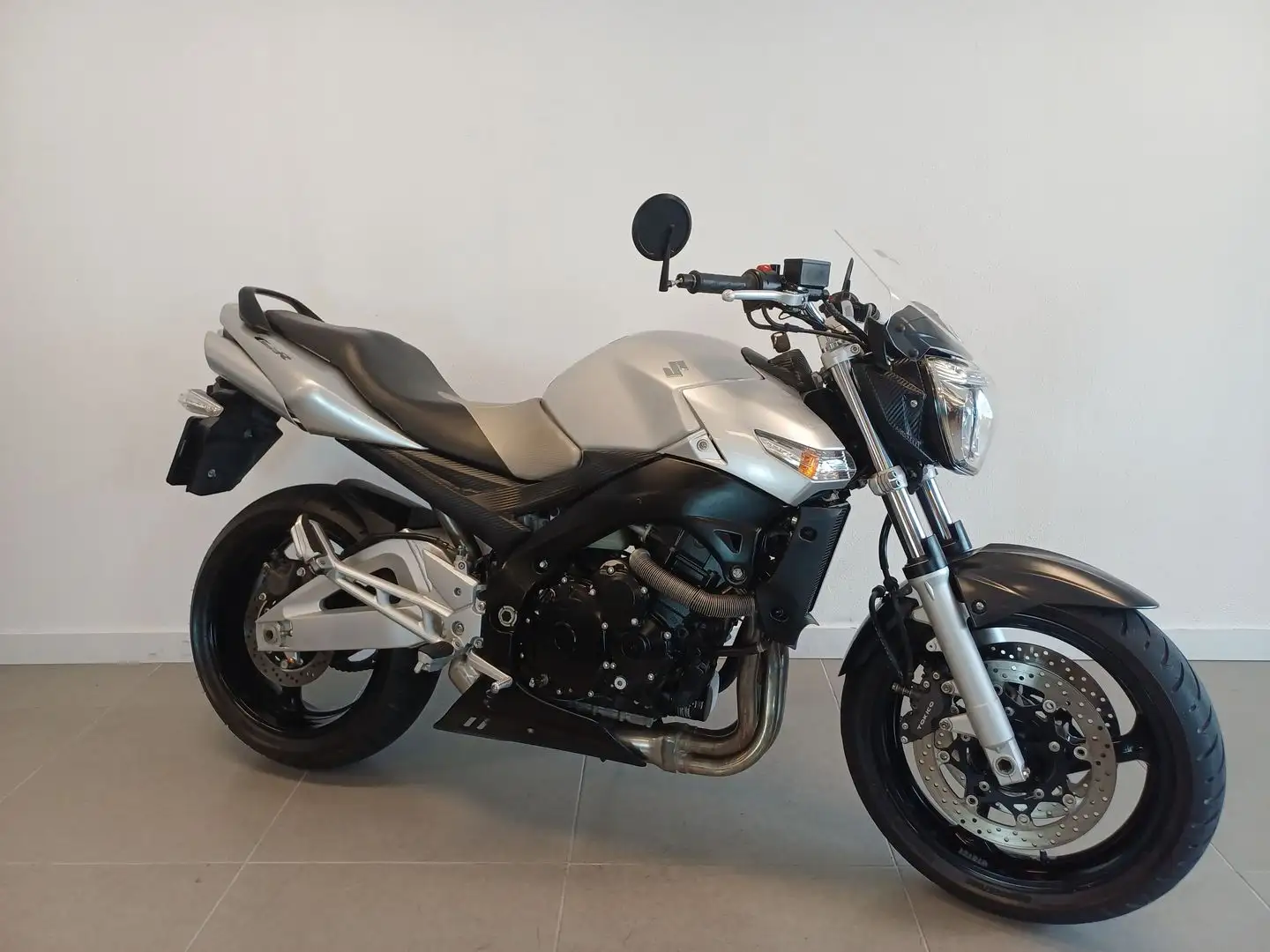 Suzuki GSR 600 Grijs - 2