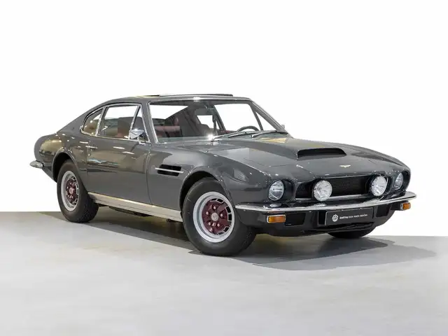 Aston Martin V8