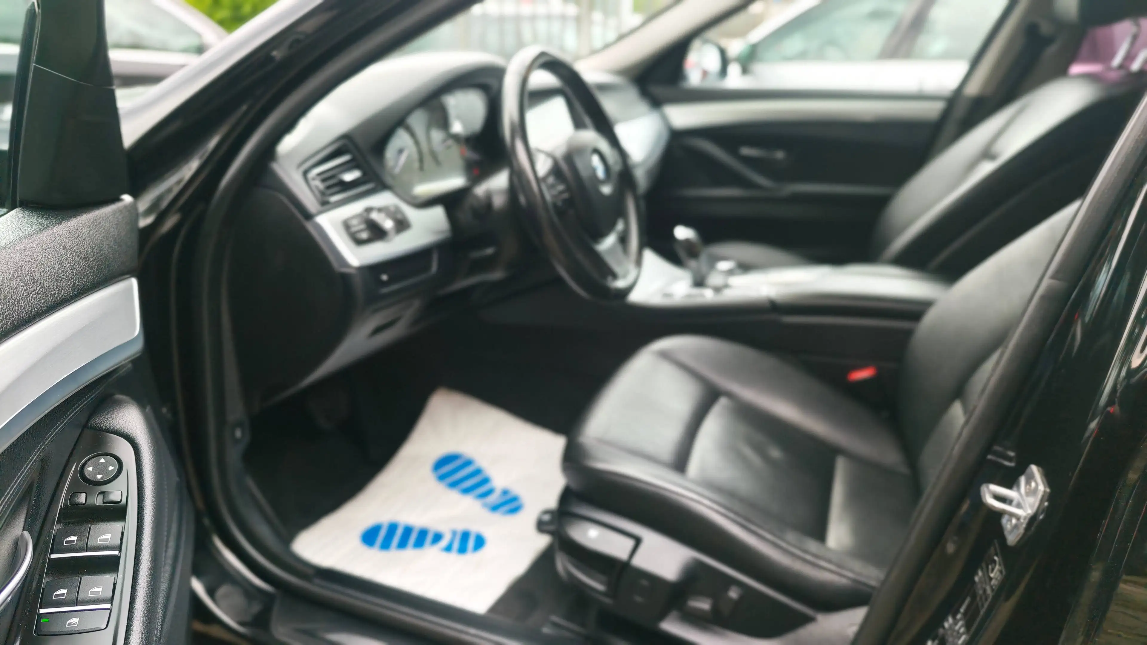 BMW 528 528 i xDrive — photo 9
