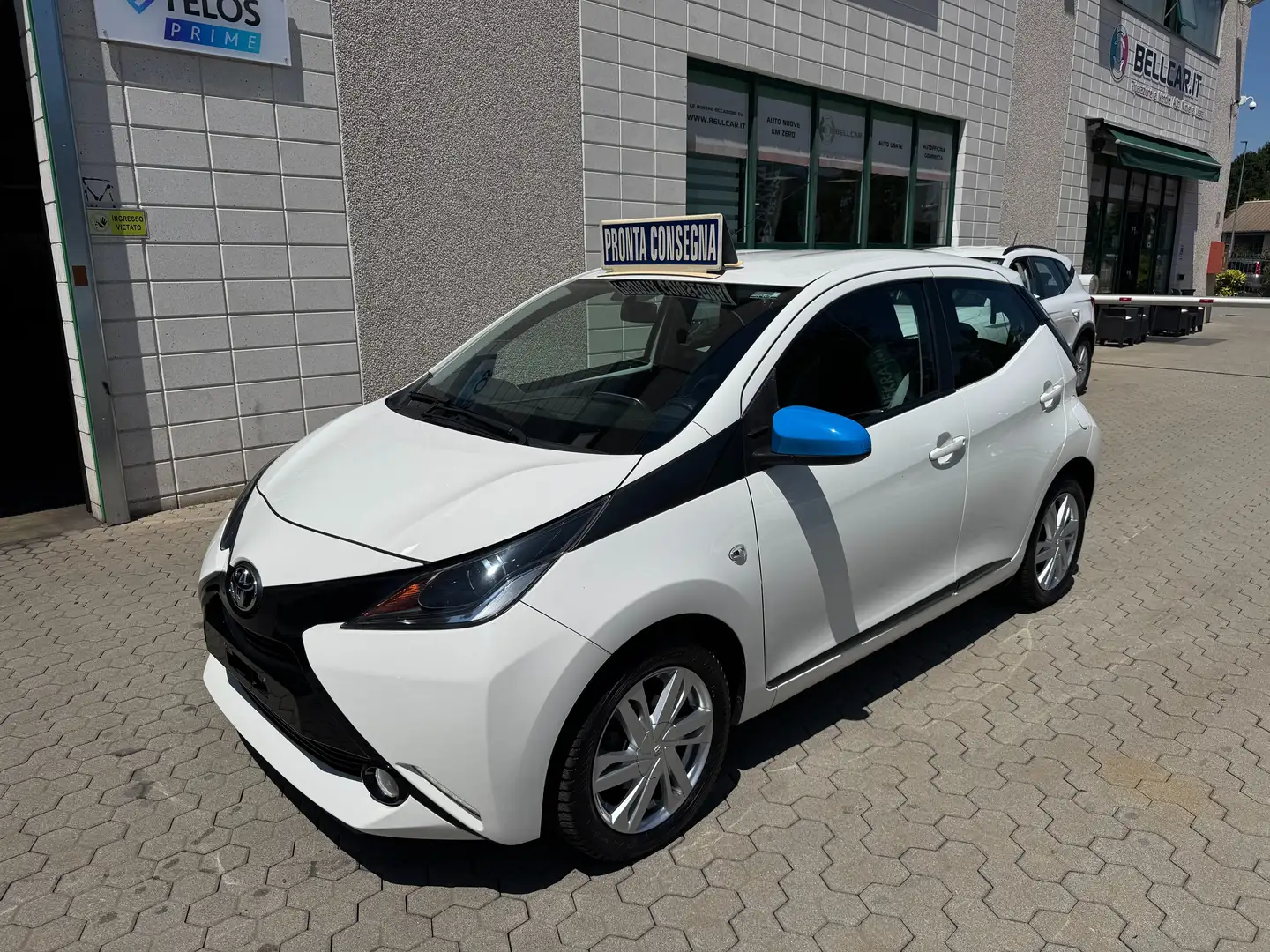 Toyota Aygo Aygo 5p 1.0 x-PLAY Wit - 1