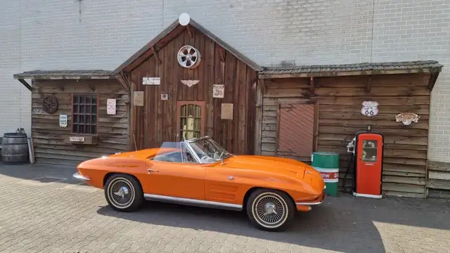 Chevrolet Corvette C2 Convertible