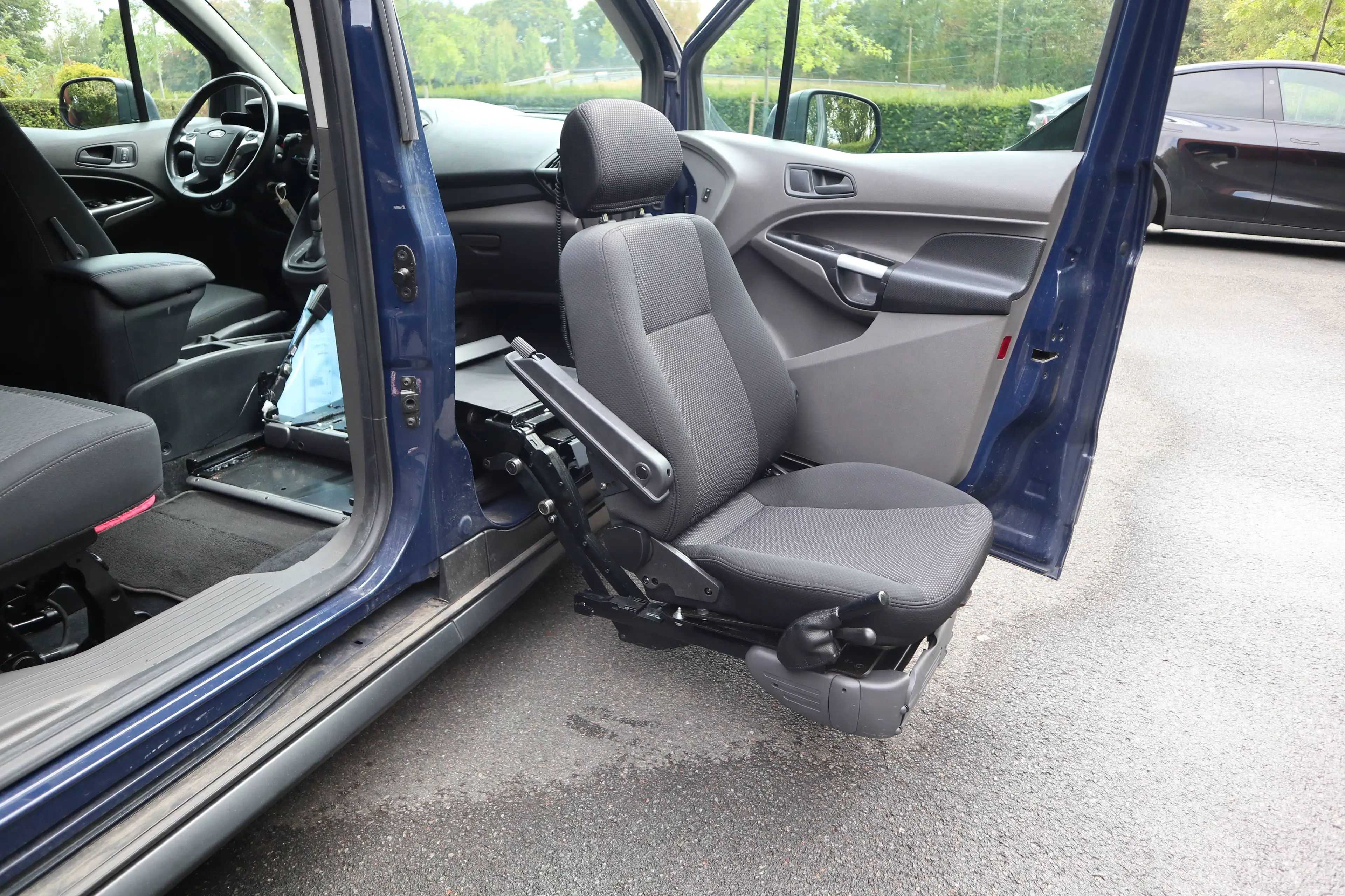 Ford Grand Tourneo 1,5 Automatik*elek. Drehsitz Turny EVO 2*Garantie* — photo 12