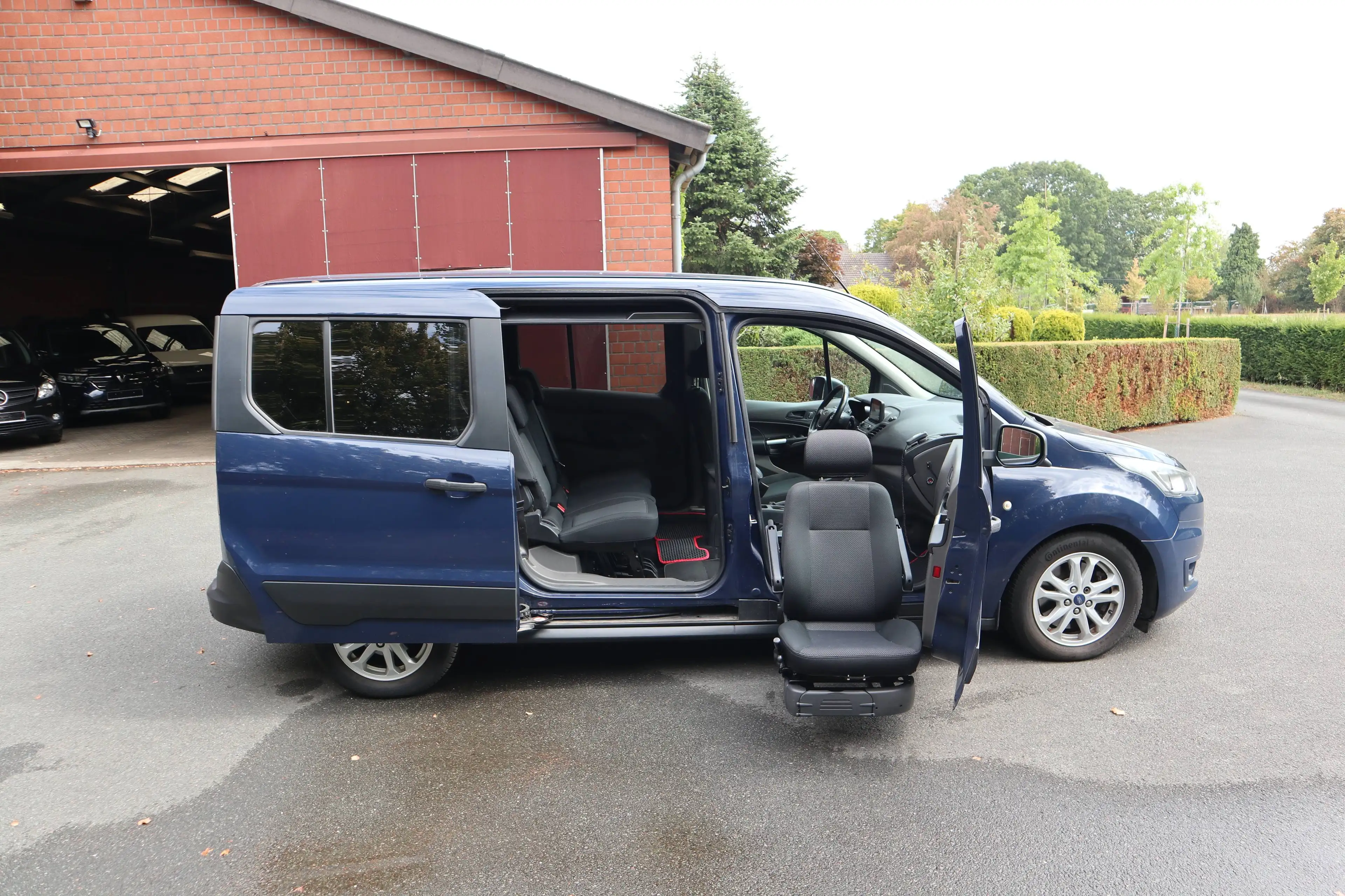 Ford Grand Tourneo 1,5 Automatik*elek. Drehsitz Turny EVO 2*Garantie* — photo 2