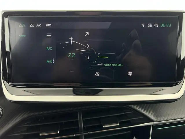 Peugeot 208 view 12