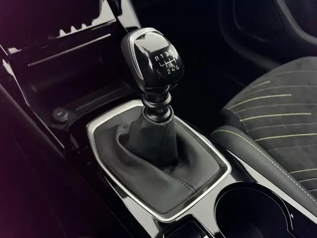 Peugeot 208 view 13