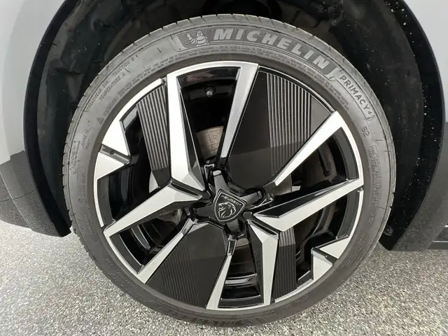 Peugeot 208 view 10