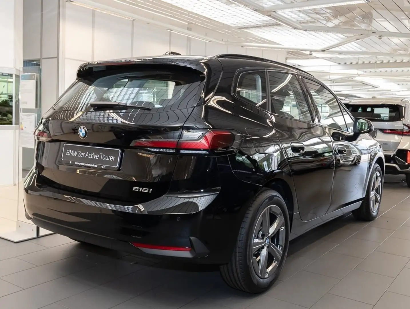 BMW 216 i AHK DA PA RFK PDC LED Klima DAB Noir - 2
