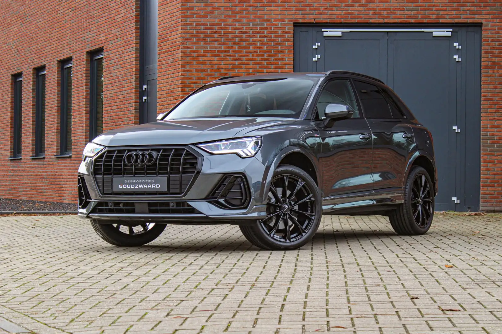 Audi Q3 45 TFSI e S edition | SONOS | Trekhaak elek. | Top Gris - 1