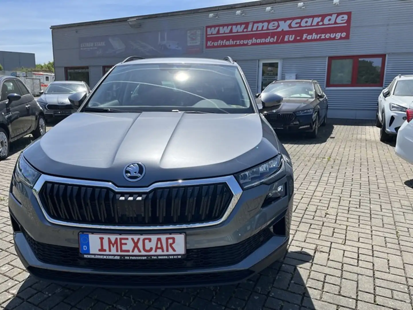 Skoda Karoq 2,0 TDI DSG 4X4 + Standheizung + LED + DAB + AHK Gris - 1
