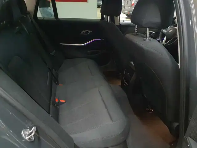 BMW 3 Series view 14
