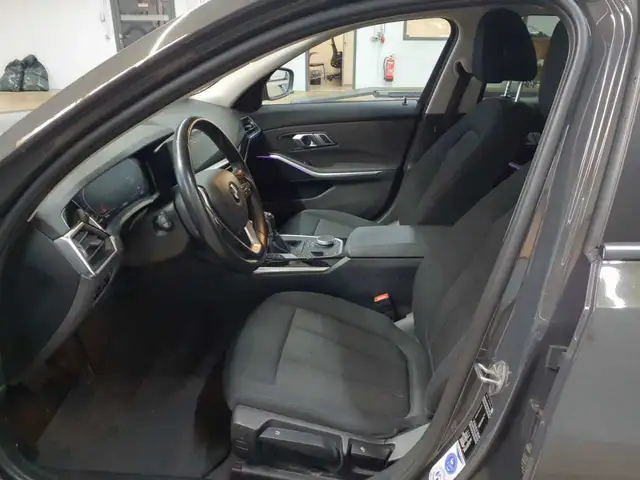 BMW 3 Series view 7