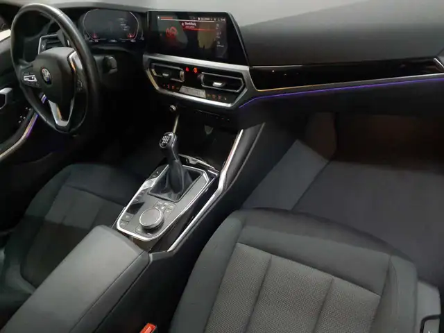BMW 3 Series view 9