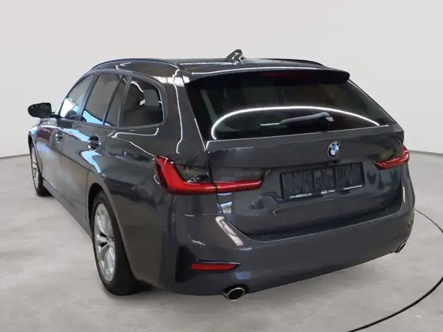 BMW 3 Series view 5