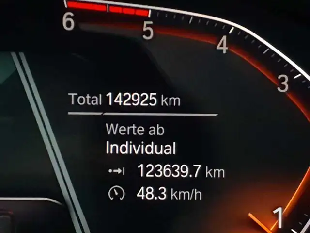 BMW 3 Series view 11