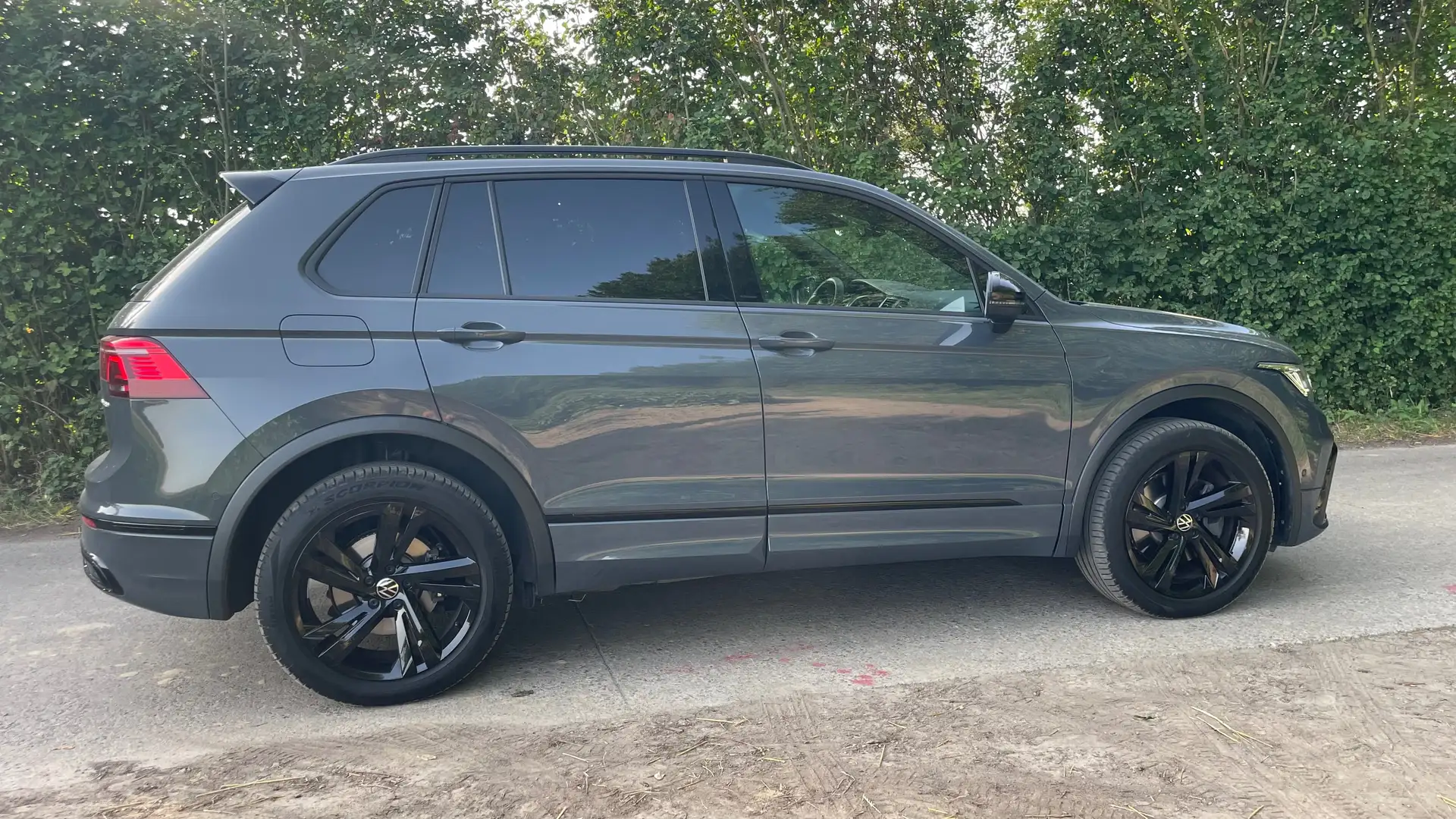 Volkswagen Tiguan Tiguan eHybrid 1.4 R-Line DSG Toit pano PRIX TVAC Grijs - 2