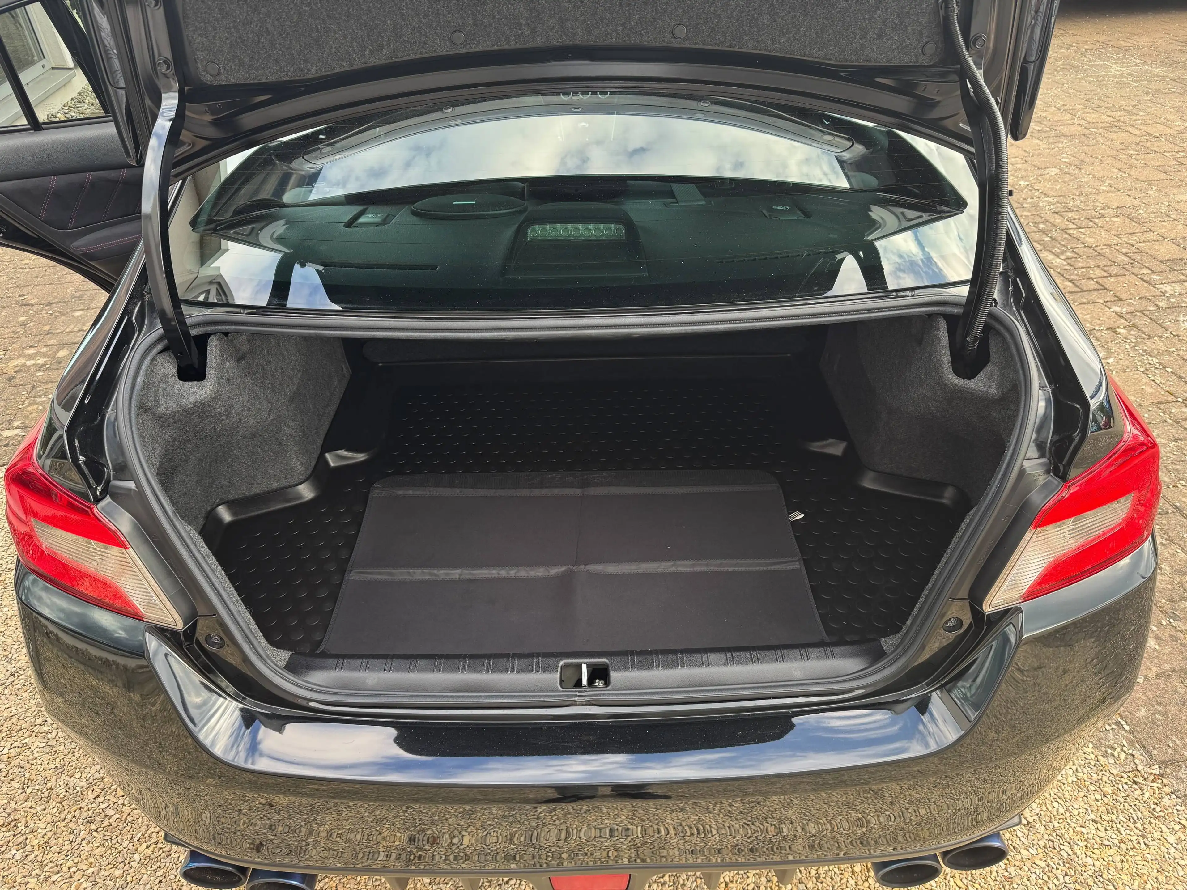 Subaru WRX STI 4D Sport — photo 10