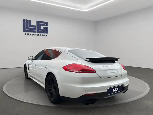 Porsche Panamera view 8