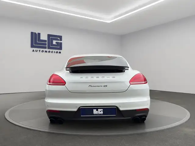 Porsche Panamera view 5