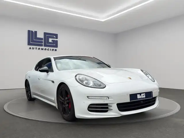 Porsche Panamera view 3