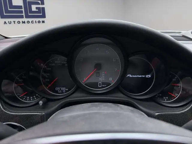 Porsche Panamera view 11