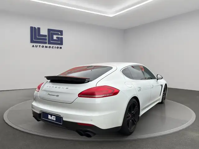 Porsche Panamera view 4