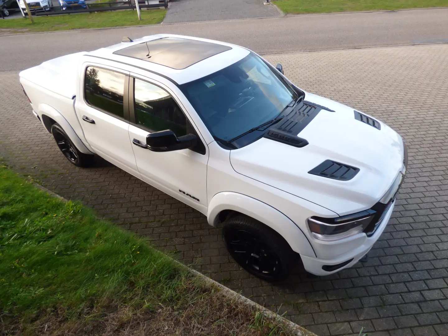 Dodge RAM 1500 5.7 V8 4x4 Crew Cab Laramie Night Edition -Fu Wit - 2