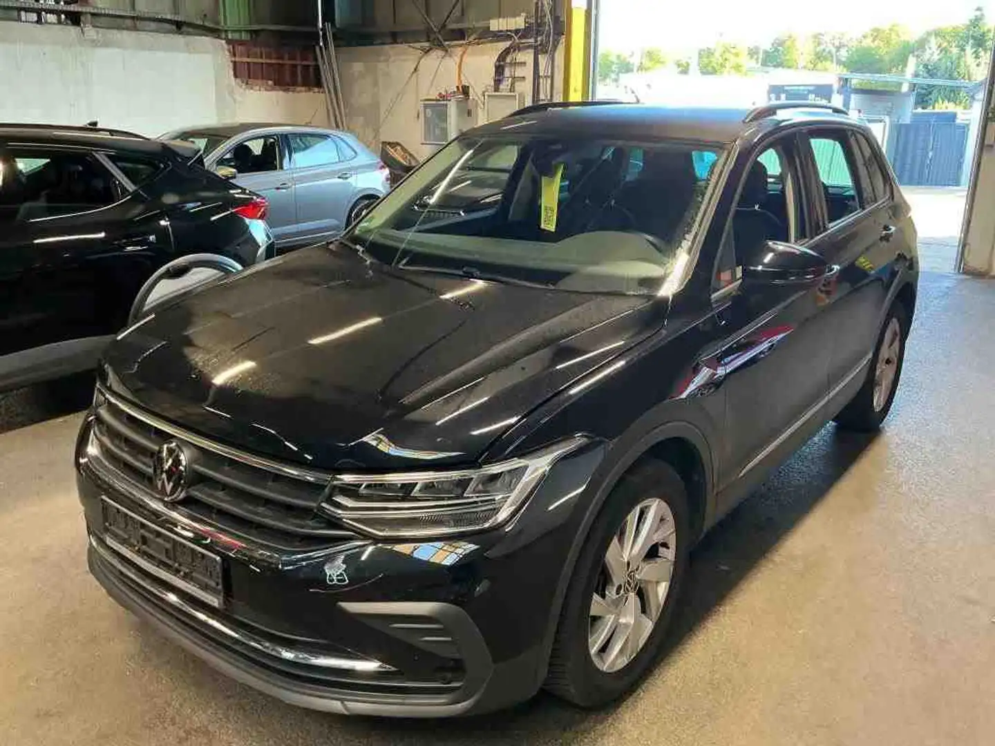 Volkswagen Tiguan 1.5 TSI Keyless LED Spurh. PDC ACC AUT LED Schwarz - 2