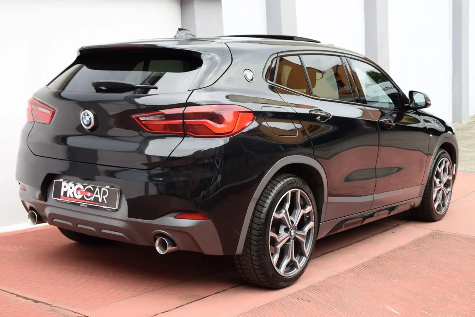 BMW X2 sDrive18d Msport-X (Tetto/Headup/Alcantara) FULL Noir - 2