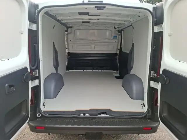 Renault Trafic view 11