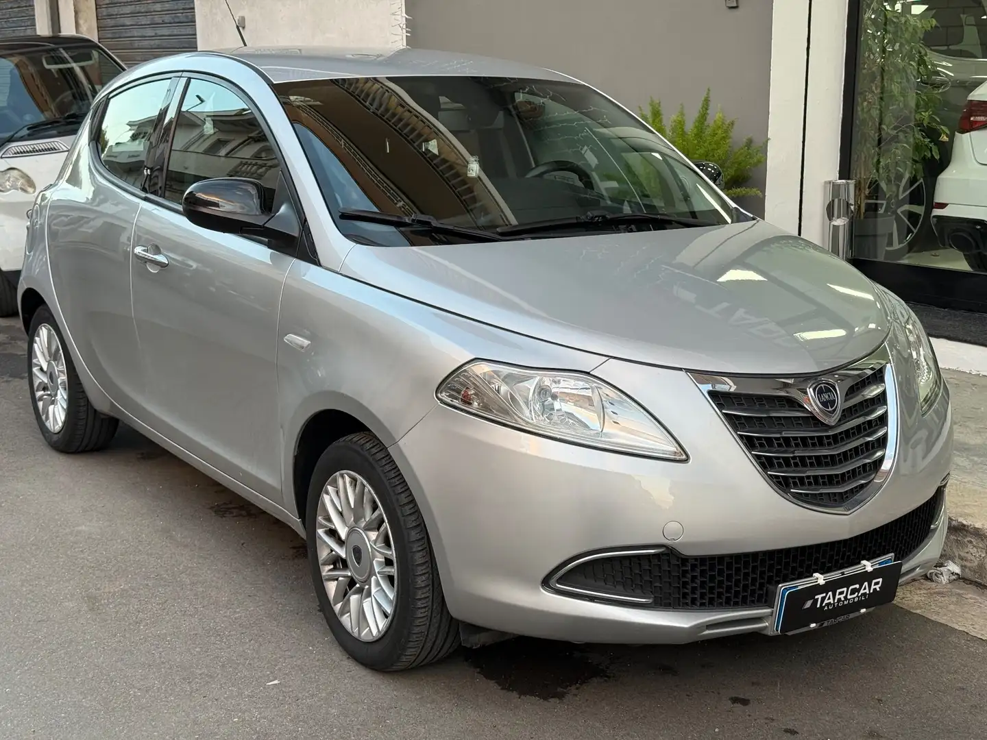 Lancia Ypsilon Ypsilon 1.2 69 CV 5 porte S&S Gold Grigio - 1