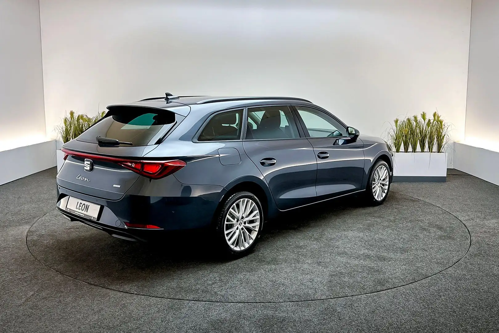 SEAT Leon Sportstourer Style Business Intense 1.5 TSI DSG eH Сірий - 2