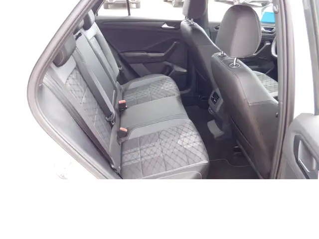 Volkswagen T-Roc view 12