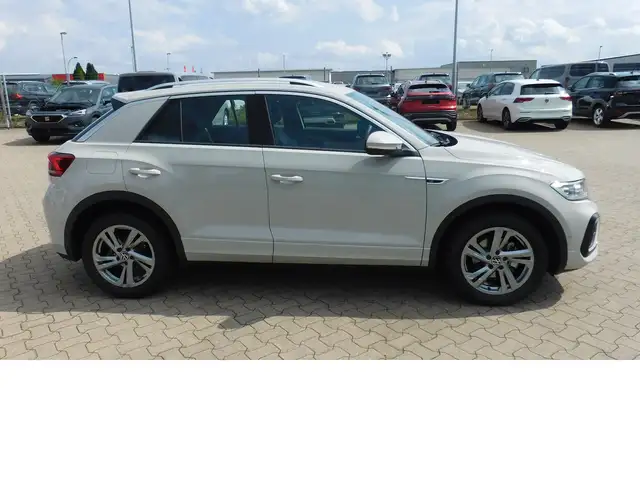 Volkswagen T-Roc view 2