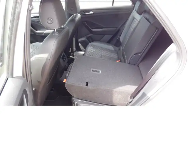 Volkswagen T-Roc view 13