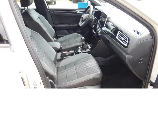 Volkswagen T-Roc view 11