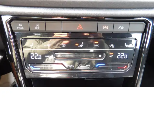 Volkswagen T-Roc view 7