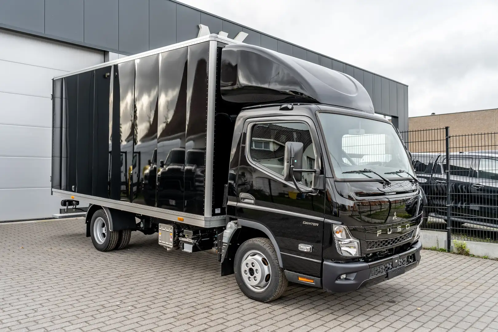 Mitsubishi Canter Meubelbak - Automaat - Trekhaak 3500kg - 54.500ex Negru - 1