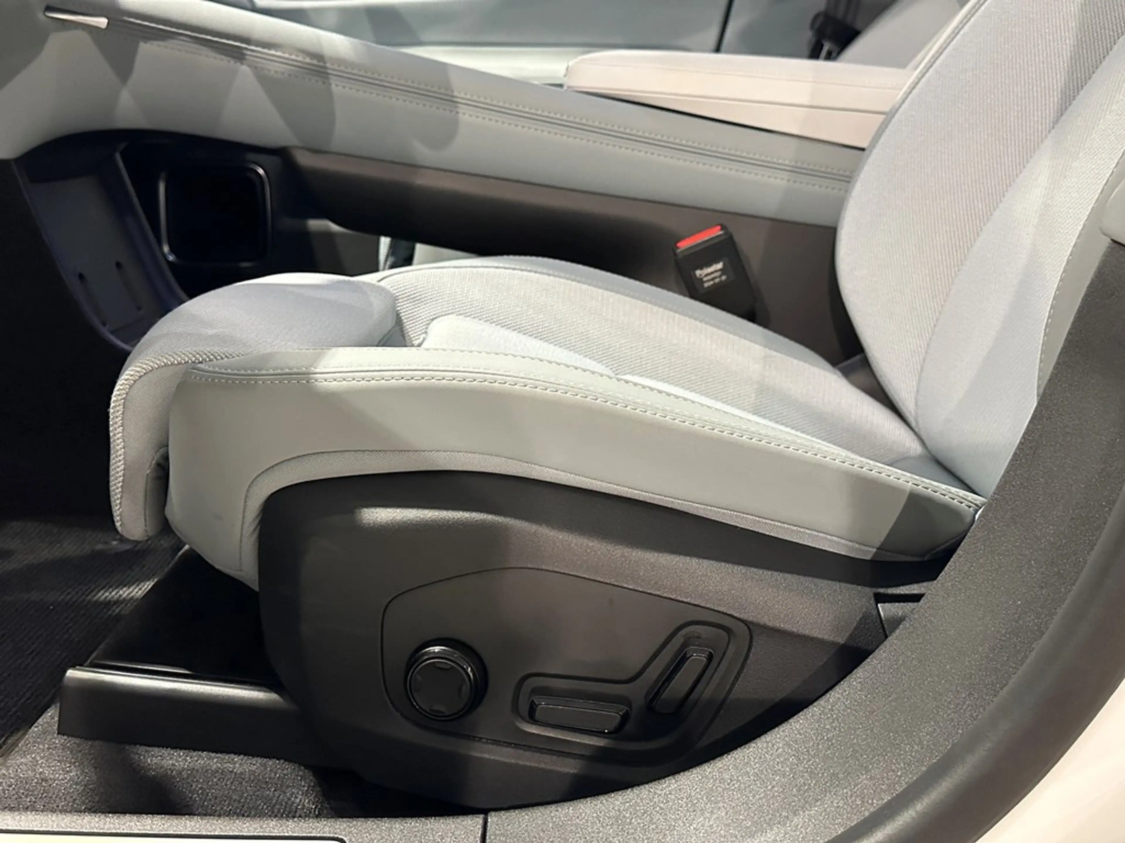 Polestar 4 Long Range PILOT PLUS PACK — photo 6