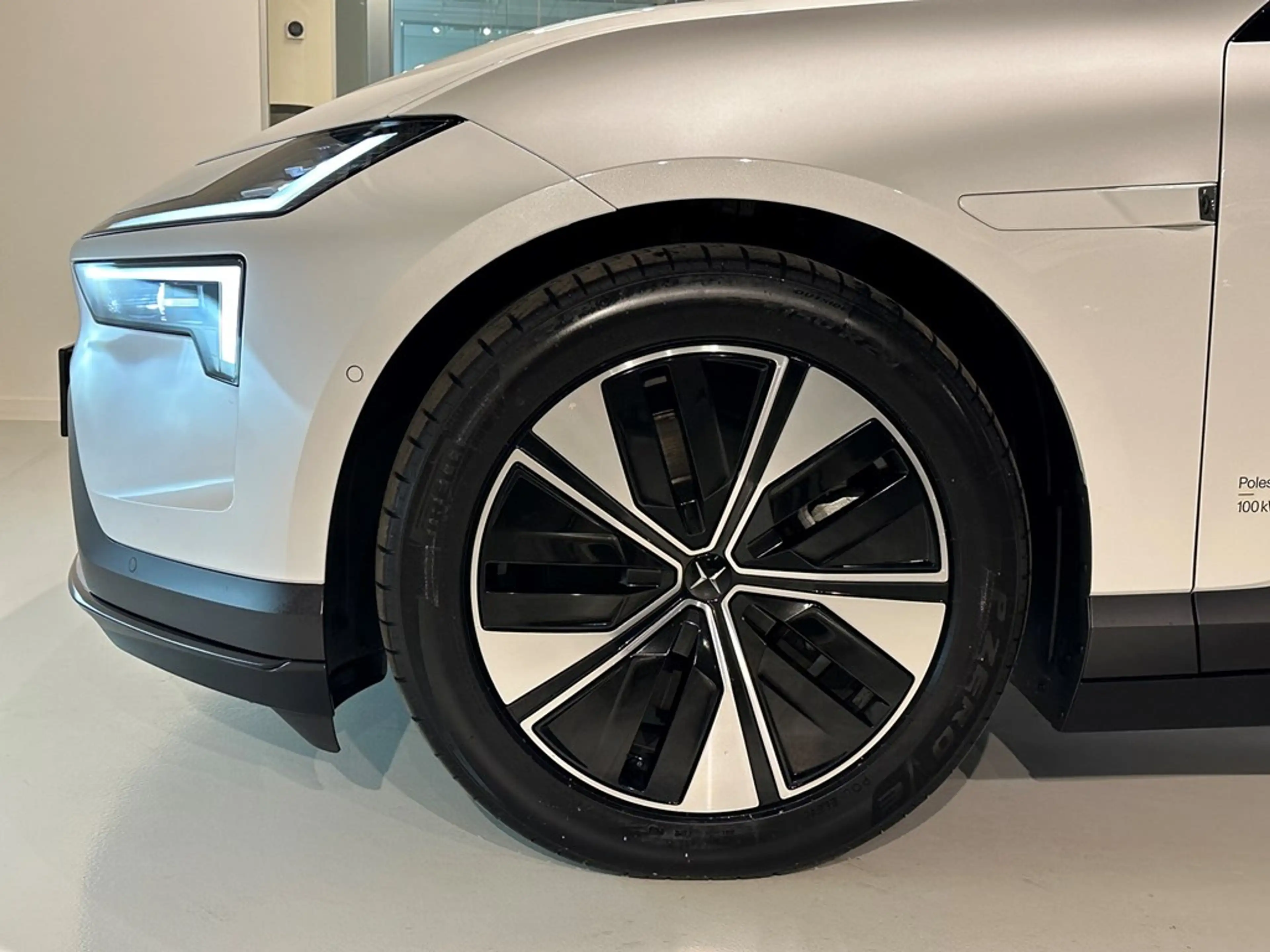 Polestar 4 Long Range PILOT PLUS PACK — photo 3