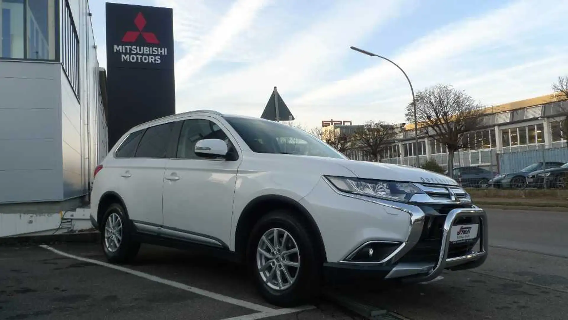 Mitsubishi Outlander TOP 2.2 DI-D 4WD Automatik Leder Euro6 Weiß - 1