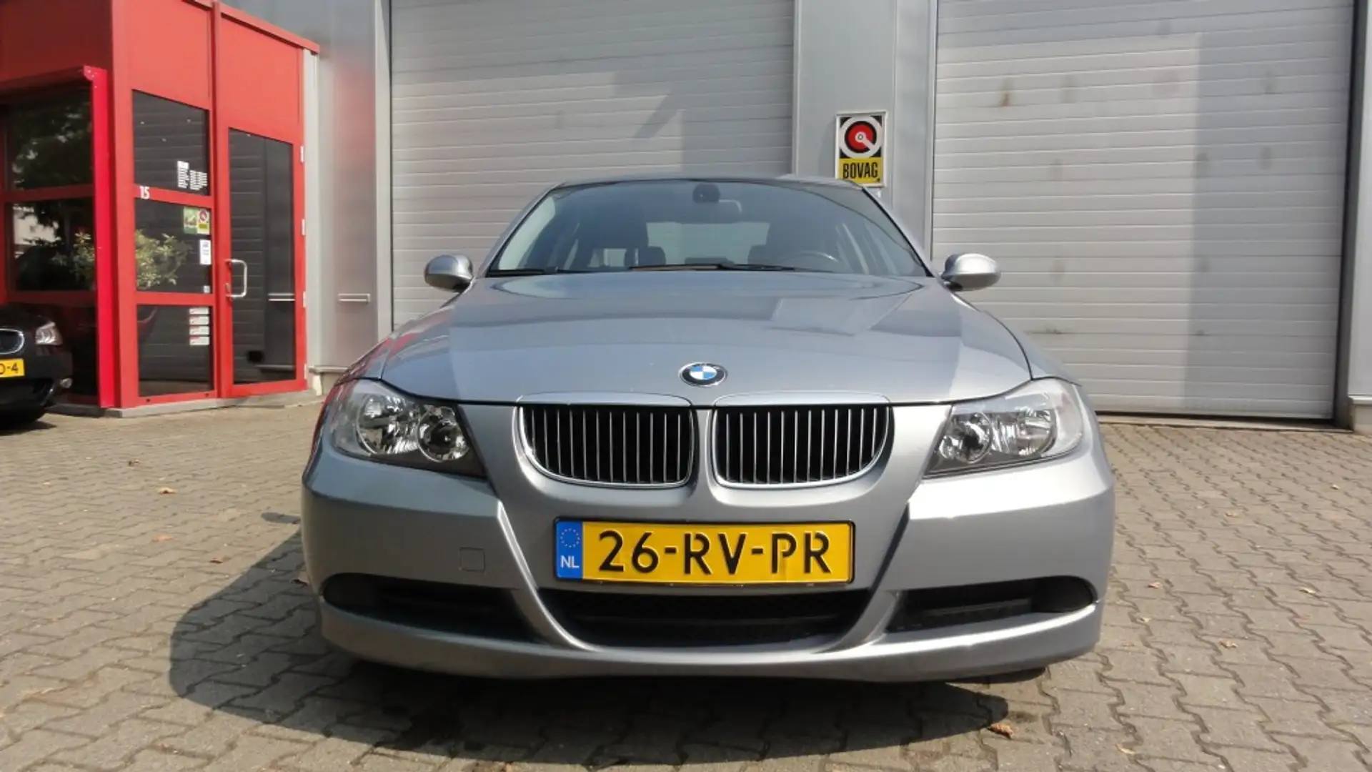 BMW 318 318i Dynamic Executive. Gris - 2