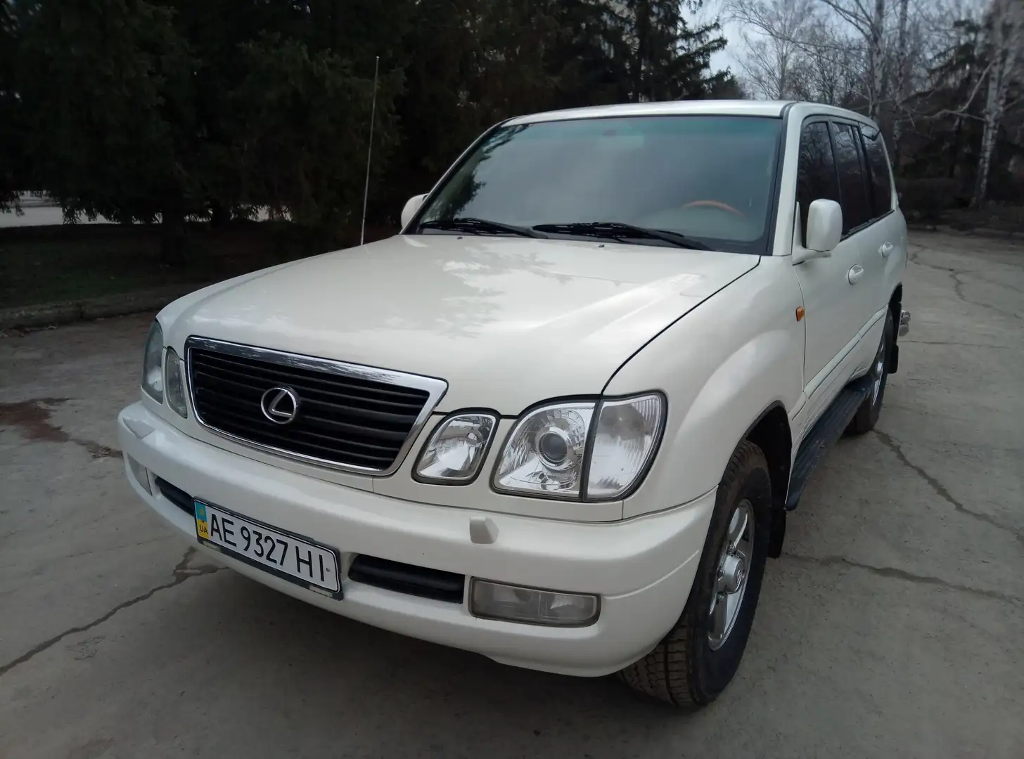 Lexus LX 470 White - 1