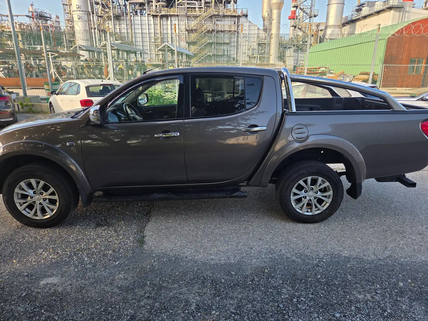 Mitsubishi L200 Braun - 1