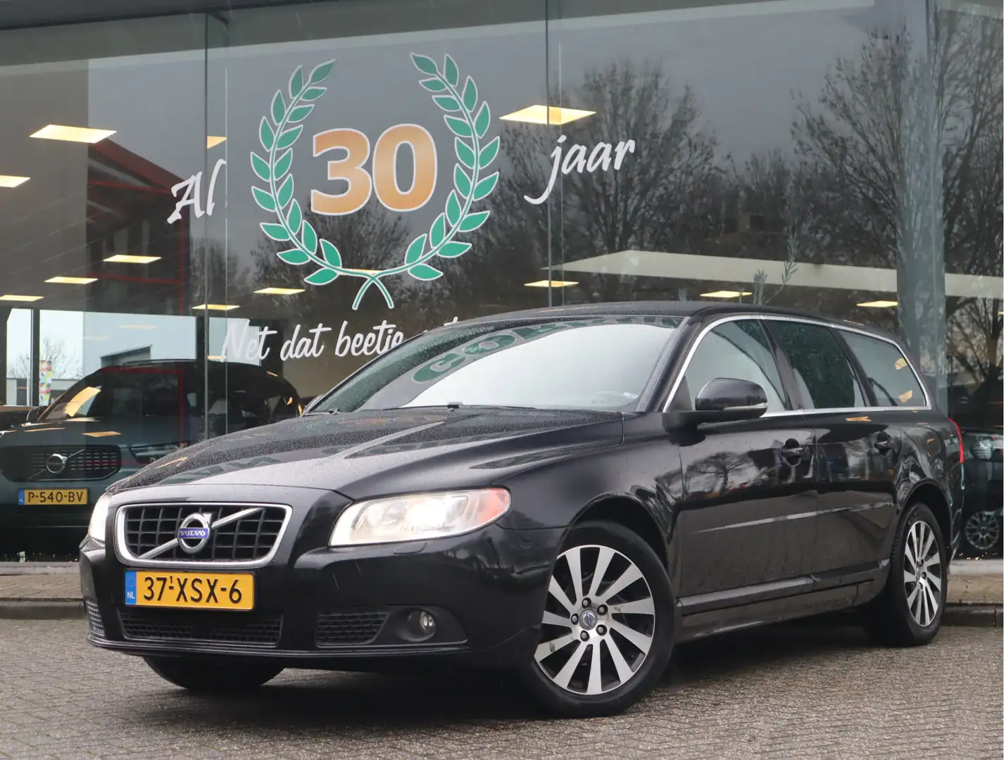 Volvo V70 1.6 T4 Limited Edition €3700,- EX BPM / Gearbox pr Zwart - 1
