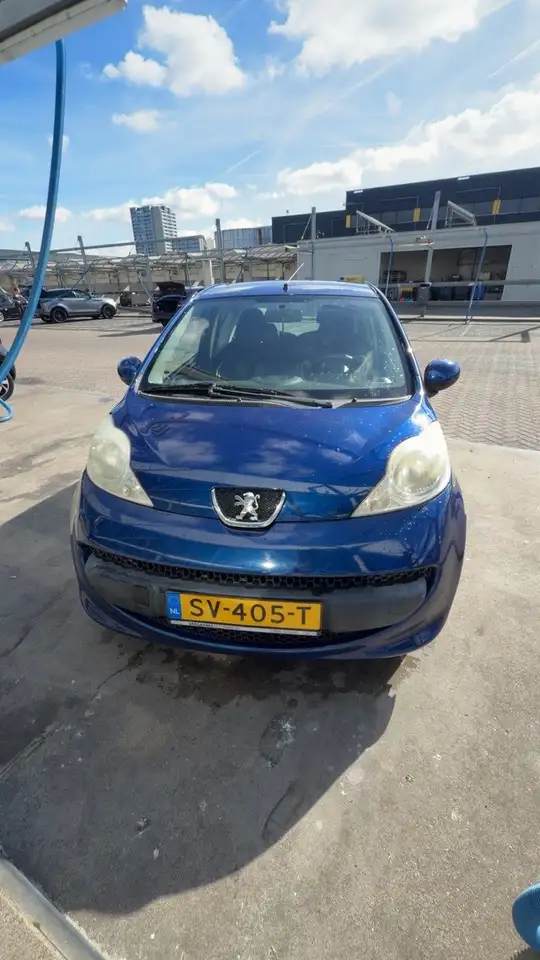 Peugeot 107 1.0-12V XR — photo 1 of 7