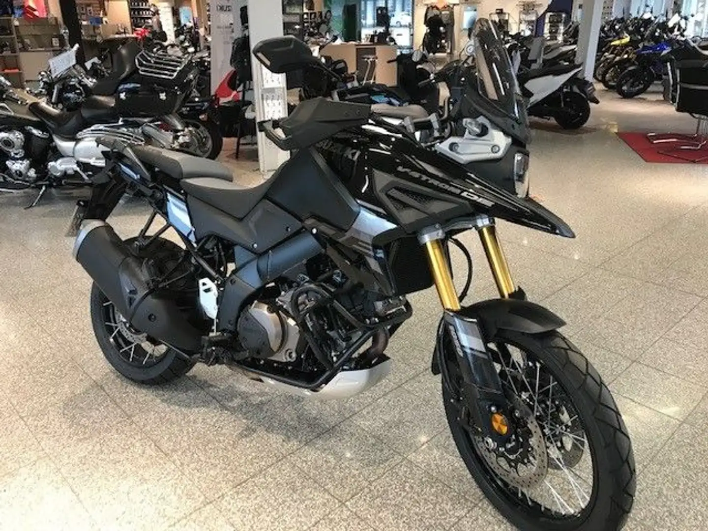 Suzuki V-Strom 1050DE ehemaliger NP: 16.250,- Schwarz - 2